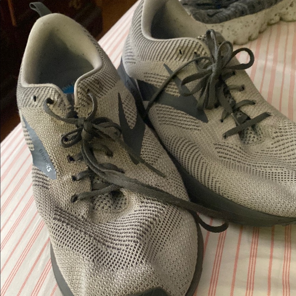 Men's Gray Athletic Shoes